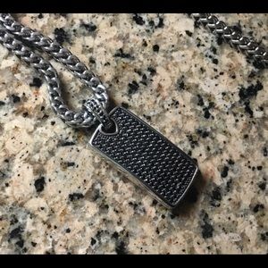 EXQUISITE PENANT AND 30” CHAIN